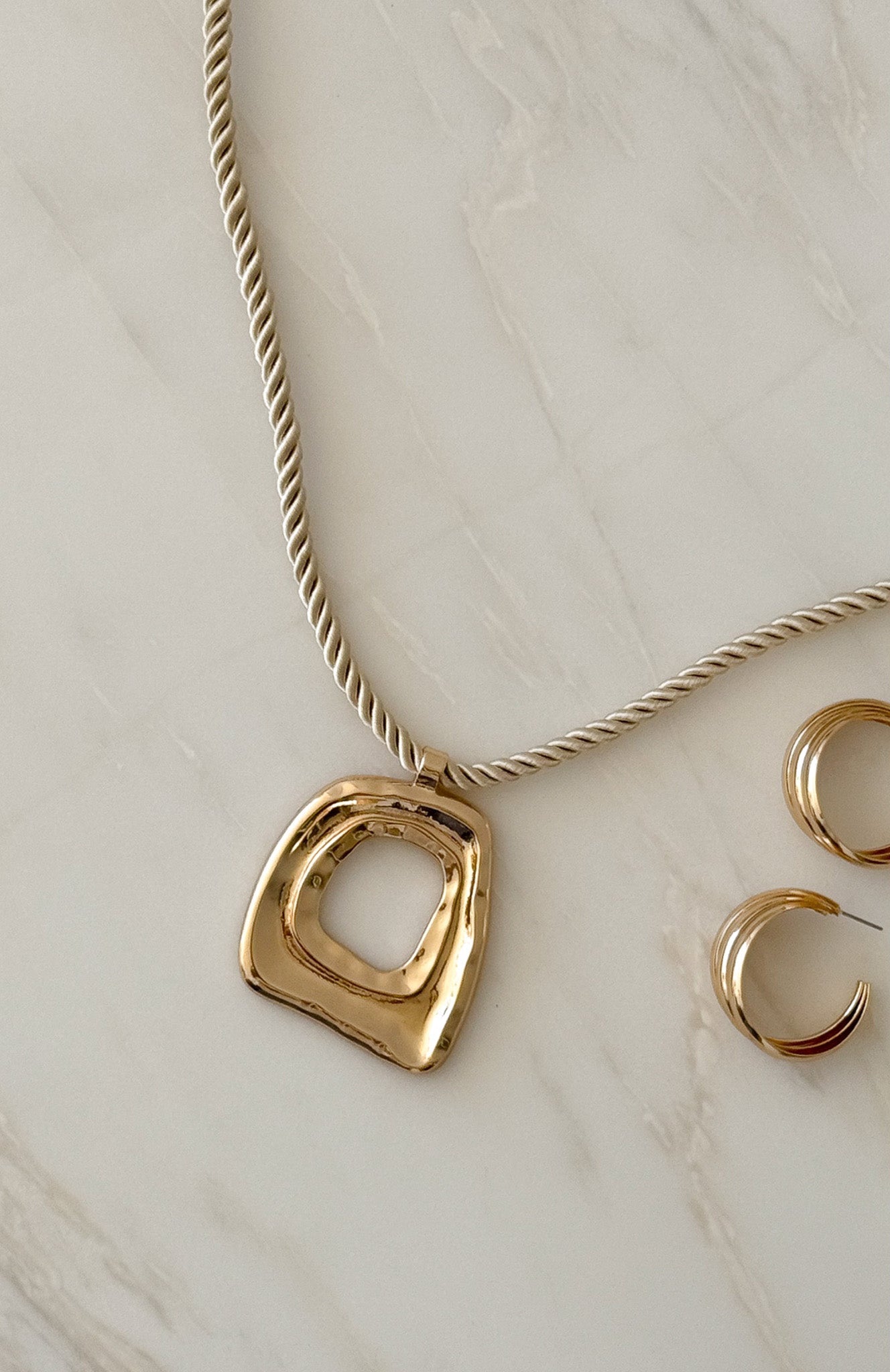 Jair Necklace Gold